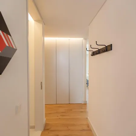 Flh Av. Liberdade Stunning With Balcony & Parking شقة