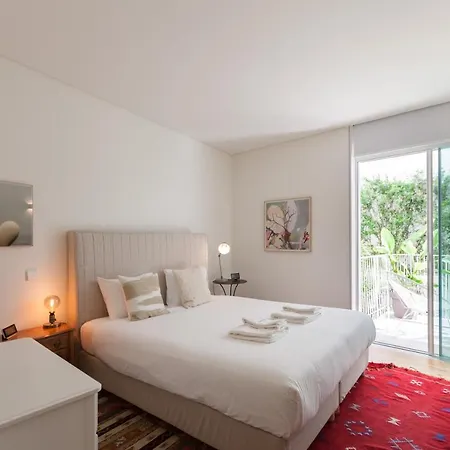 Flh Av. Liberdade Stunning With Balcony & Parking شقة