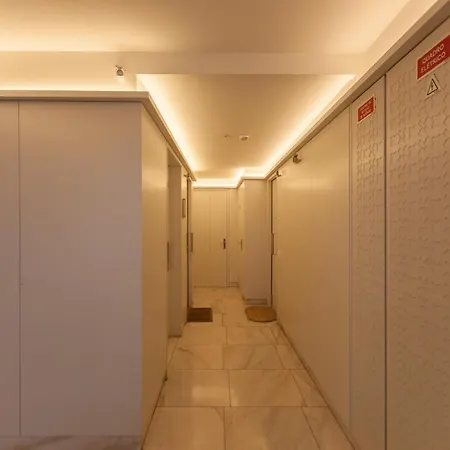 Flh Av. Liberdade Stunning With Balcony & Parking شقة