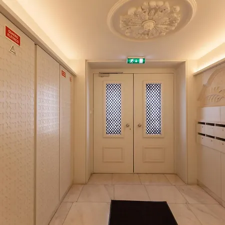 Flh Av. Liberdade Stunning With Balcony & Parking