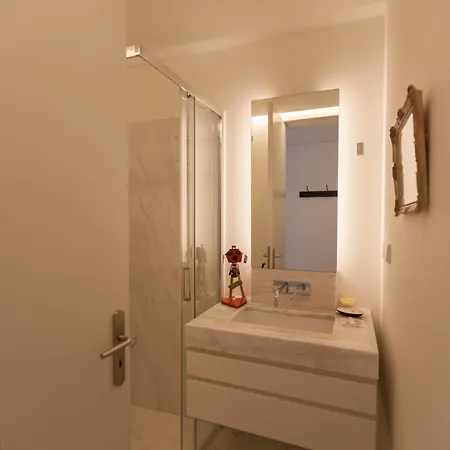 Flh Av. Liberdade Stunning With Balcony & Parking *