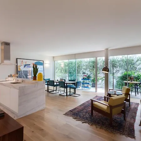 Flh Av. Liberdade Stunning With Balcony & Parking *