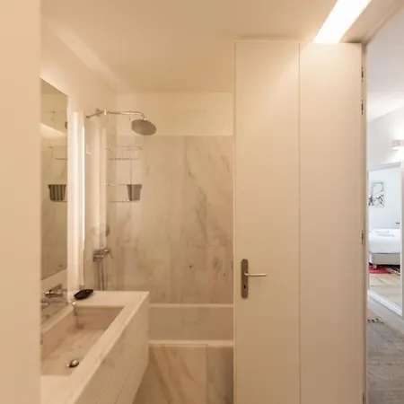 Flh Av. Liberdade Stunning With Balcony & Parking Lisbon