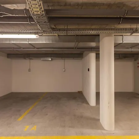 Flh Av. Liberdade Stunning With Balcony & Parking *